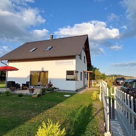 Apartmany Kohoutek A Slepicka V Novohradskych Horach Nové Hrady 外观 照片